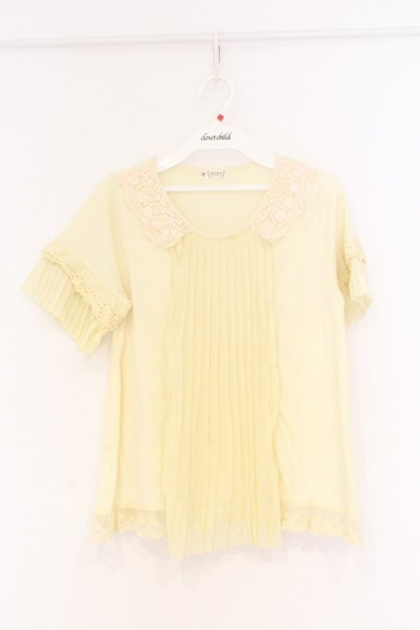 画像1: axes femme / ネックレス付プリーツプルオーバー  イエロー O-26-03-01-015-AX-TO-OW-OS (1)