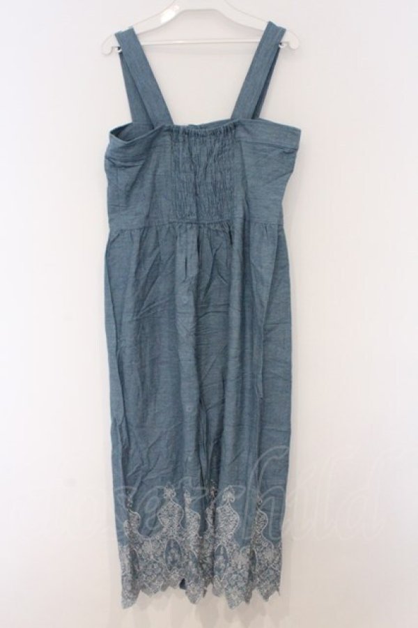 画像3: axes femme / 裾刺繍デニムジャンパースカート  ブルー O-26-03-07-1023-AX-OP-IG-OS (3)