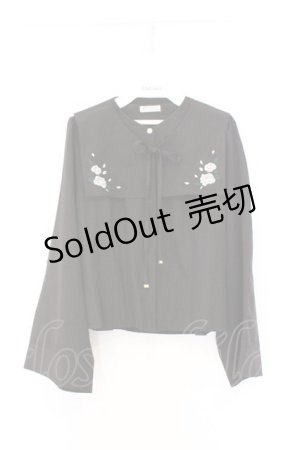 画像: axes femme / 薔薇刺繍付け襟セットブラウス F クロ O-26-03-08-014-AX-BL-OW-OS