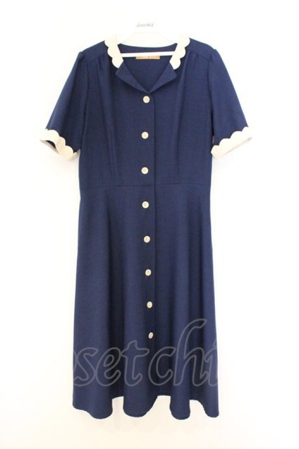 画像1: Fi.n.t / スカラップ開衿ワンピース F ネイビー O-26-03-08-002-CA-OP-OW-OS (1)