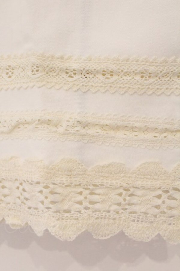 画像2: PINK HOUSE / 透かしレースビッグボタンボレロ  シロ O-26-03-09-073-LO-JA-IG-OS (2)