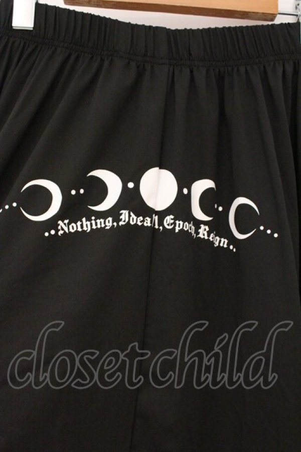 画像2: NieR Clothing / 転写プリントサルエルパンツ  ブラック ムーンプリント O-26-03-10-080-PU-PA-IG-OS (2)