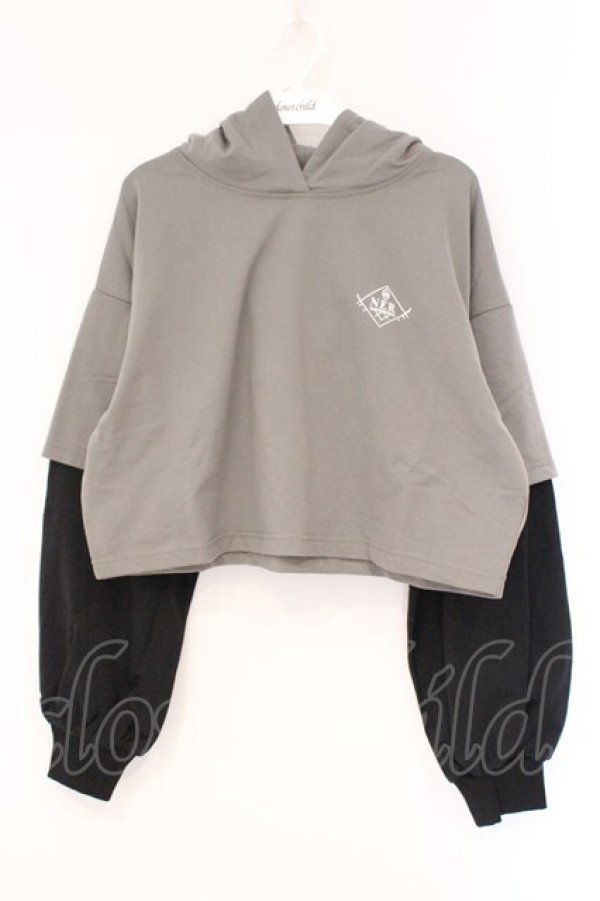 画像1: NieR Clothing / 装飾付きBI-COLOR FAKE LAYERED SHORT PARKA パーカー  カーキグリーン系×ブラック O-26-03-10-083-PU-TO-IG-OS (1)