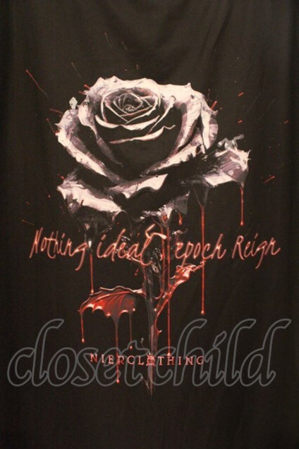 画像2: NieR Clothing / 総柄転写カットソー  ブラック バックローズ O-26-03-10-092-PU-TO-IG-OS (2)