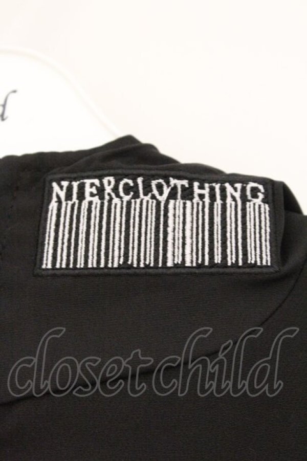 画像2: NieR Clothing / 裾フリルZIP OUTER【DESIGN刺繍】パーカー  ブラック O-26-03-10-095-PU-TO-IG-OS (2)