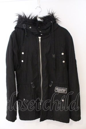 画像: GLAD NEWS / ファーフードミリタリーパッチブルゾンジャケット F ブラック O-26-03-11-062-GL-CO-YM-OS