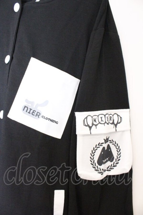 画像2: NieR Clothing / ポケットブルゾン風カーディガン  ブラック×ホワイト O-26-03-12-1027-PU-JA-IG-OS (2)