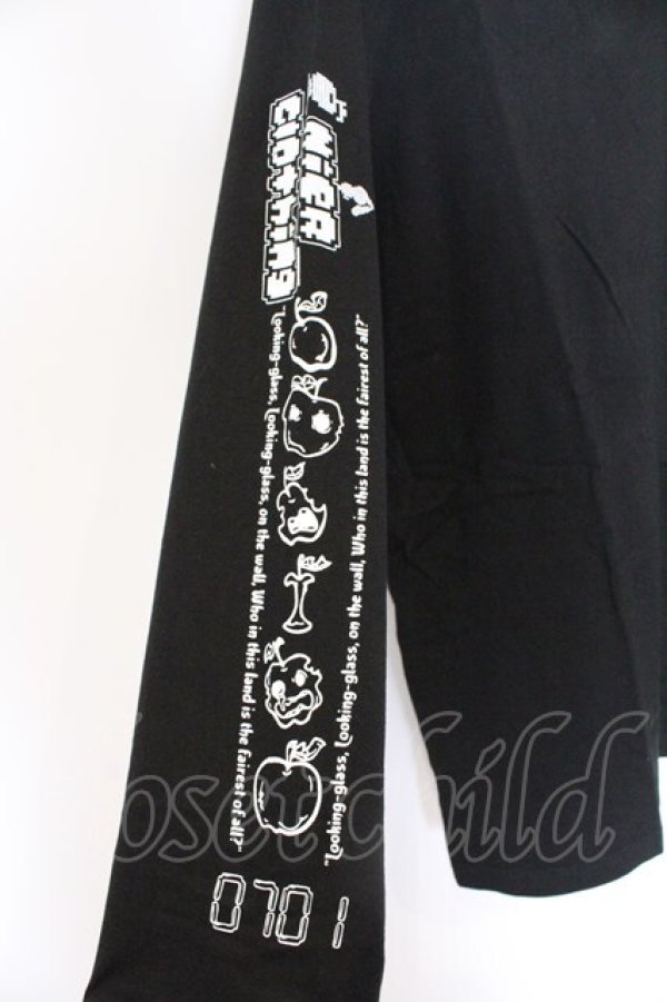画像2: NieR Clothing / プリントカットソー XL ブラック×袖プリント O-26-03-13-040-PU-TO-OW-OS (2)