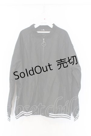 画像: NieR Clothing / バックプリントキルティングジャケット F ブラック×フェイスプリント O-26-03-13-057-PU-CO-OW-OS