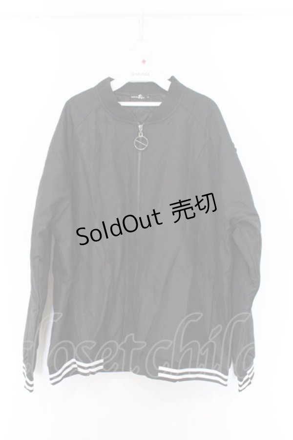 画像1: NieR Clothing / バックプリントキルティングジャケット F ブラック×フェイスプリント O-26-03-13-057-PU-CO-OW-OS (1)