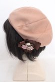 画像2: axes femme / 巻きバラリボンブローチ付きベレー 57.5cm キャメル O-26-03-13-1042-AX-AC-OW-OS (2)
