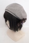 画像1: axes femme / 巻きバラリボンブローチ付きベレー 57.5cm グレー O-26-03-13-1043-AX-AC-OW-OS (1)