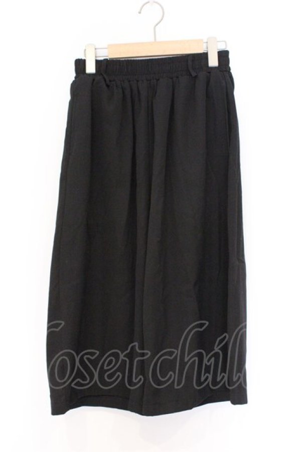 画像1: NieR Clothing / 刺繍入りワイドパンツ F ブラック O-26-03-13-009-PU-PA-OW-OS (1)