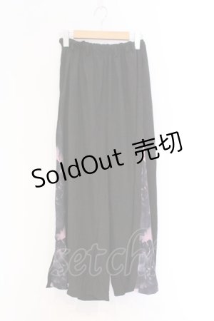 画像: NieR Clothing / サイド柄切替ワイドパンツ F ブラック×ピンク花柄 O-26-03-13-010-PU-PA-OW-OS