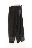 画像3: NieR Clothing / サイド柄切替ワイドパンツ F ブラック×ピンク花柄 O-26-03-13-010-PU-PA-OW-OS (3)