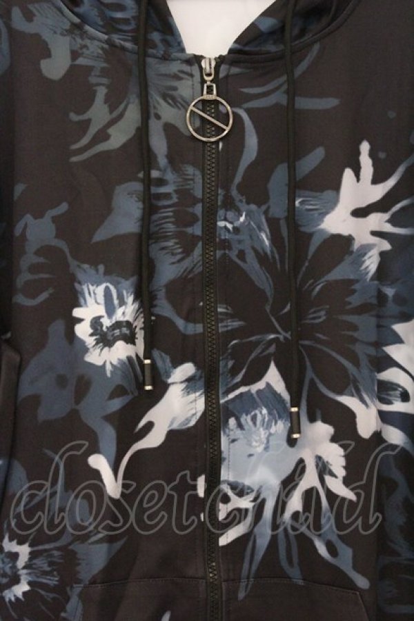 画像2: NieR Clothing / 転写ZIPパーカー F ブラック花柄 O-26-03-13-027-PU-TO-OW-OS (2)