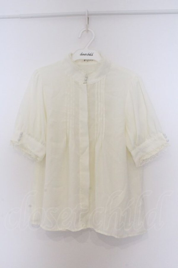 画像1: axes femme / ブローチ付スタンドカラーブラウス【ブローチ欠品】  オフシロ O-26-03-14-1085-AX-BL-IG-OS (1)