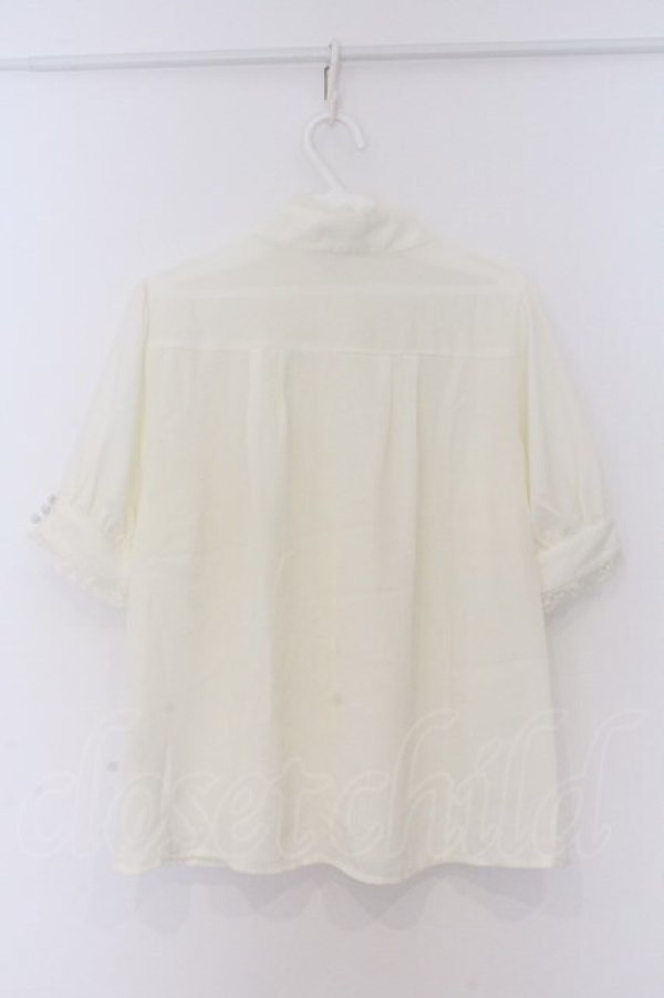 画像3: axes femme / ブローチ付スタンドカラーブラウス【ブローチ欠品】  オフシロ O-26-03-14-1085-AX-BL-IG-OS (3)