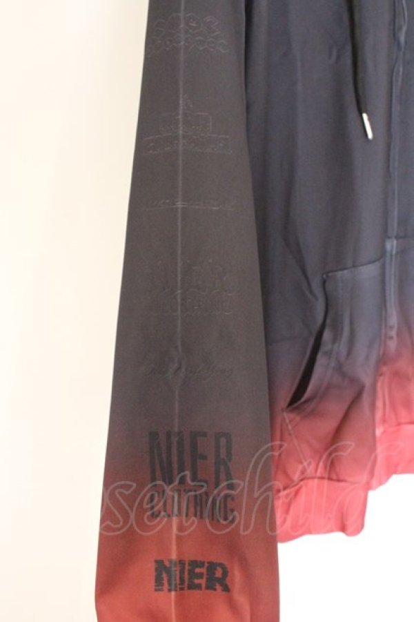 画像2: NieR Clothing / 転写ZIPパーカー  ブラック×レッドグラデーション O-26-03-14-1011-PU-TO-IG-OS (2)