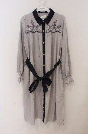 画像: axes femme / ヨークバラ刺繍ワンピース M グレー×ネイビー O-26-03-16-046-AX-OP-IG-OS