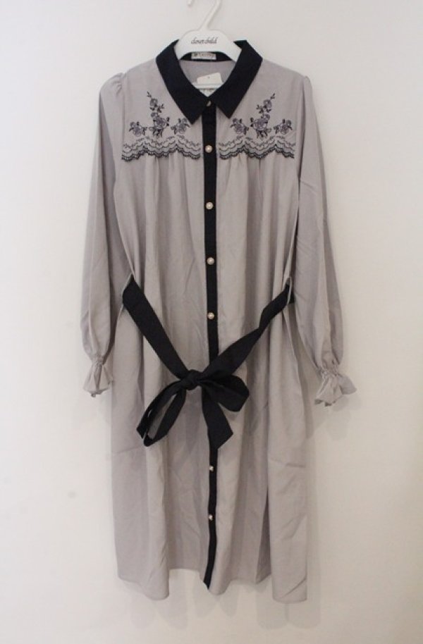 画像1: axes femme / ヨークバラ刺繍ワンピース M グレー×ネイビー O-26-03-16-046-AX-OP-IG-OS (1)