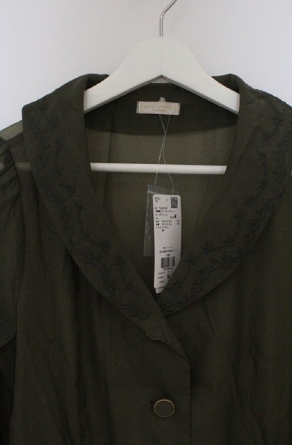 画像2: axes femme POETIQUE / 刺繍襟シアーロングコート M グリーン O-26-03-16-048-AX-OP-IG-OS (2)