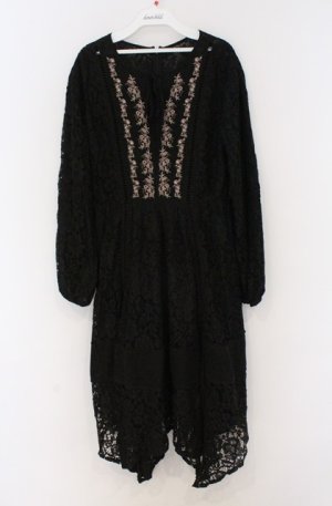 画像: axes femme / 胸元刺繍レースワンピース  クロ O-26-03-16-067-AX-OP-IG-OS