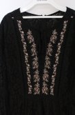 画像2: axes femme / 胸元刺繍レースワンピース  クロ O-26-03-16-067-AX-OP-IG-OS (2)