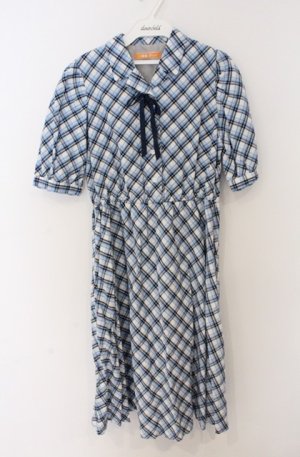 画像: Fi.n.t / リボンタイ付き開衿チェックワンピース F サックス O-26-03-16-092-CA-OP-OW-OS