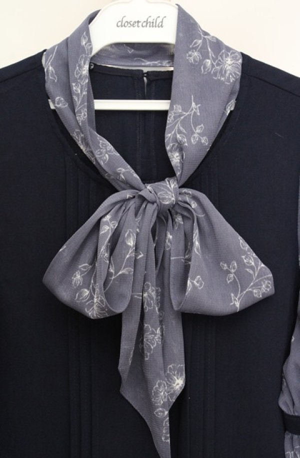 画像2: axes femme / 花柄ボリュームリボン付きブラウス  ネイビー×ブルー O-26-03-18-037-AX-BL-IG-OS (2)