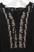 画像2: axes femme / 胸元刺繍レースワンピース  クロ O-26-03-18-067-AX-OP-IG-OS (2)