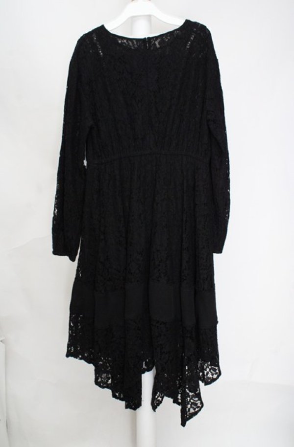 画像3: axes femme / 胸元刺繍レースワンピース  クロ O-26-03-18-067-AX-OP-IG-OS (3)