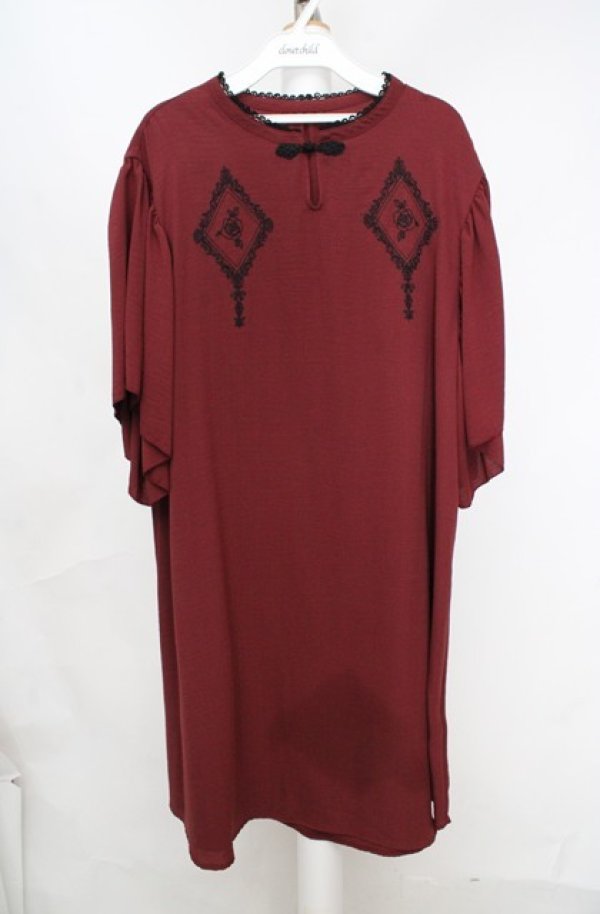 画像1: axes femme / チャイナ釦刺繍ワンピース F アカ O-26-03-18-070-AX-OP-IG-OS (1)