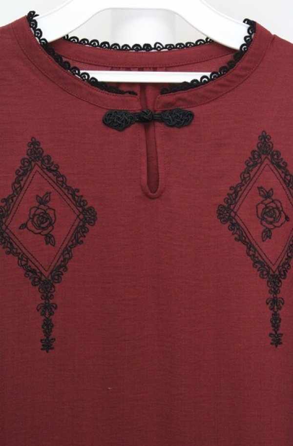 画像2: axes femme / チャイナ釦刺繍ワンピース F アカ O-26-03-18-070-AX-OP-IG-OS (2)