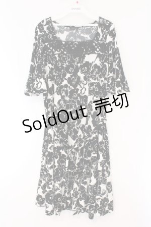 画像: INGEBORG / 花柄カットワンピース 11 シロ×クロ O-26-03-23-048-LO-OP-OW-OS