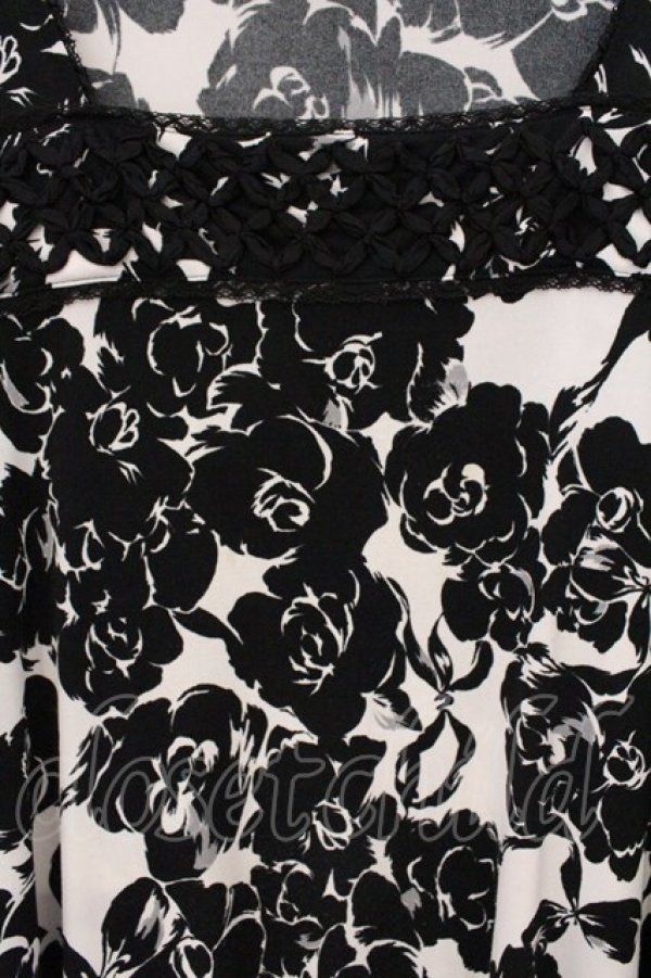 画像2: INGEBORG / 花柄カットワンピース 11 シロ×クロ O-26-03-23-048-LO-OP-OW-OS (2)