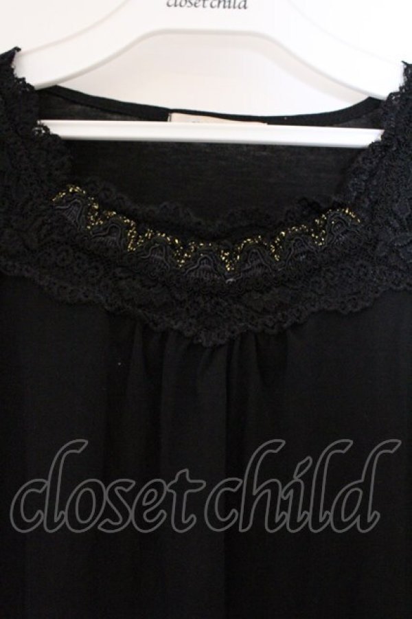 画像2: axes femme / 胸元ラメレース使いインナープルオーバー M クロ O-26-03-23-081-AX-TO-OW-OS (2)