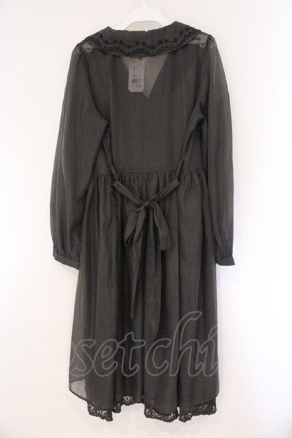 画像3: axes femme POETIQUE / 刺繍襟シアーロングコート  チャコール O-26-03-23-020-AX-OP-IG-OS (3)