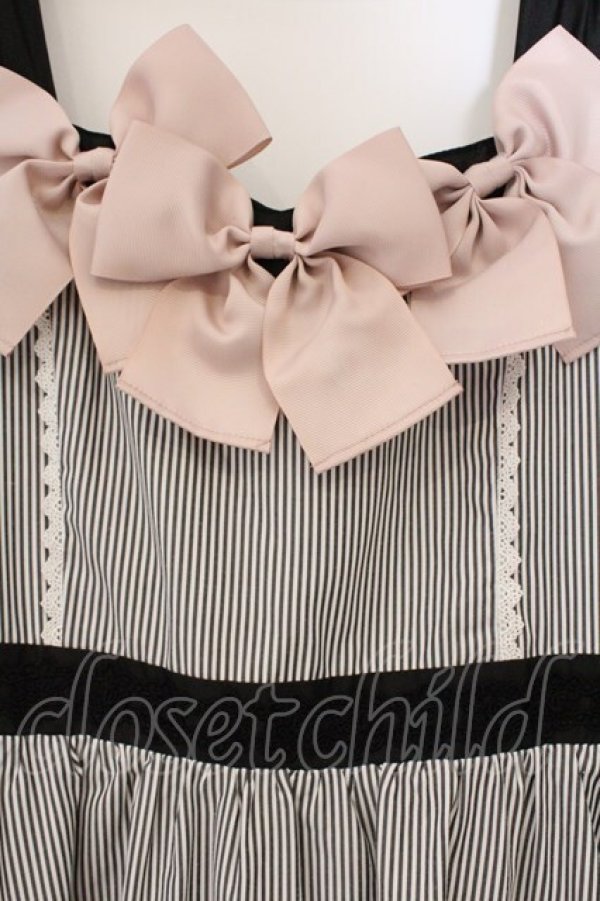 画像2: axes femme POETIQUE / リボンデコレーションワンピース  クロ×シロ×ピンク O-26-03-23-028-AX-OP-IG-OS (2)