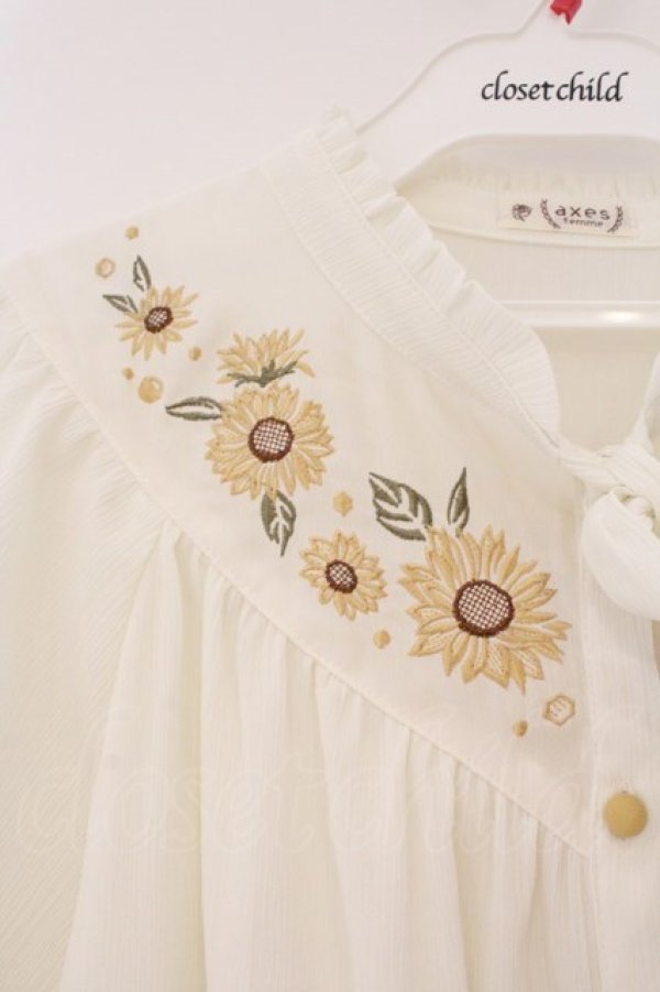 画像2: axes femme / ひまわり刺繍楊柳ブラウス M キナリ O-26-03-24-039-AX-BL-OW-OS (2)