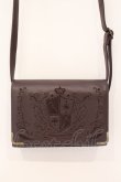 画像1: metamorphose / エンブレム刺繍ポシェット  ブラウン O-26-03-24-004-ME-BG-OW-OS (1)