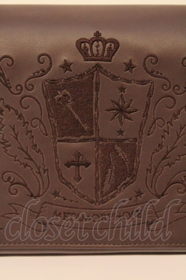 画像2: metamorphose / エンブレム刺繍ポシェット  ブラウン O-26-03-24-004-ME-BG-OW-OS (2)