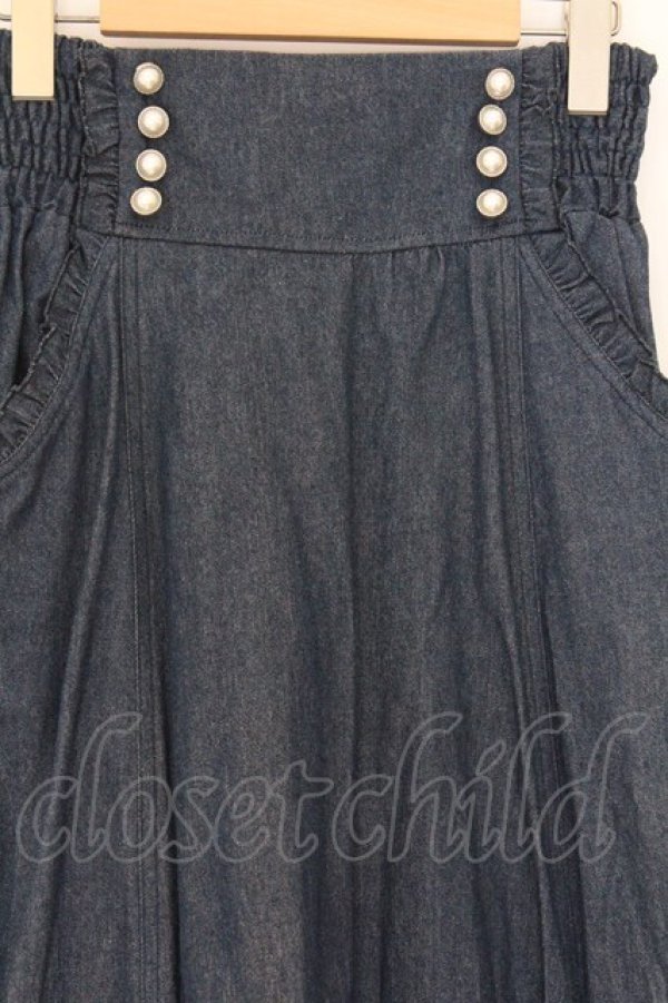 画像2: axes femme / パール釦デザインデニムスカート F インディゴ O-26-03-25-006-AX-SK-IG-OS (2)