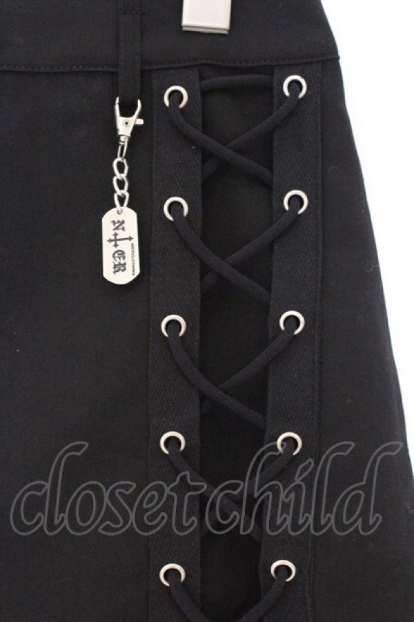 画像2: NieR Clothing / DOUBLE BELT BRAID BLACK SKIRT【ロゴチャーム付き】 スカート  ブラック O-26-03-27-022-PU-SK-IG-OS (2)