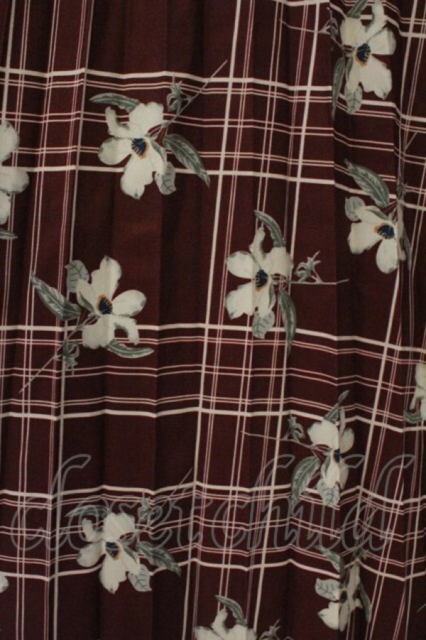 画像2: axes femme / フラワーチェック総柄プリーツスカート F エンジ O-26-03-29-053-AX-SK-YM-OS (2)