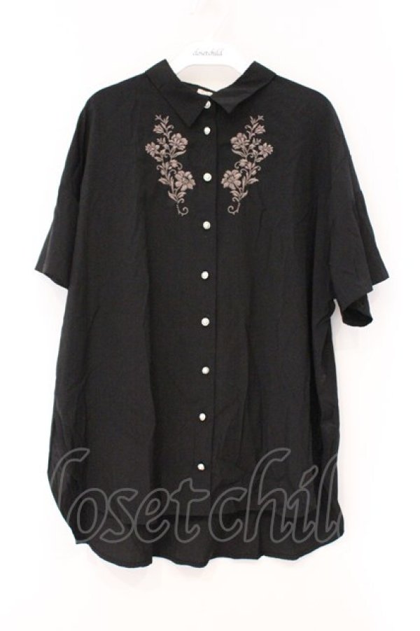 画像1: axes femme / 刺繍入り半袖ワイドブラウス F クロ O-26-03-29-054-AX-BL-YM-OS (1)