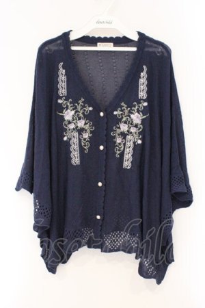 画像: axes femme / レース×ローズ刺繍ポンチョ F ネイビー O-26-03-29-086-AX-TO-YM-OS