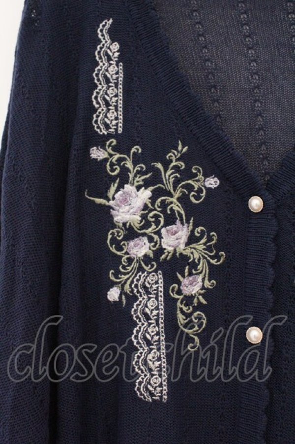 画像2: axes femme / レース×ローズ刺繍ポンチョ F ネイビー O-26-03-29-086-AX-TO-YM-OS (2)