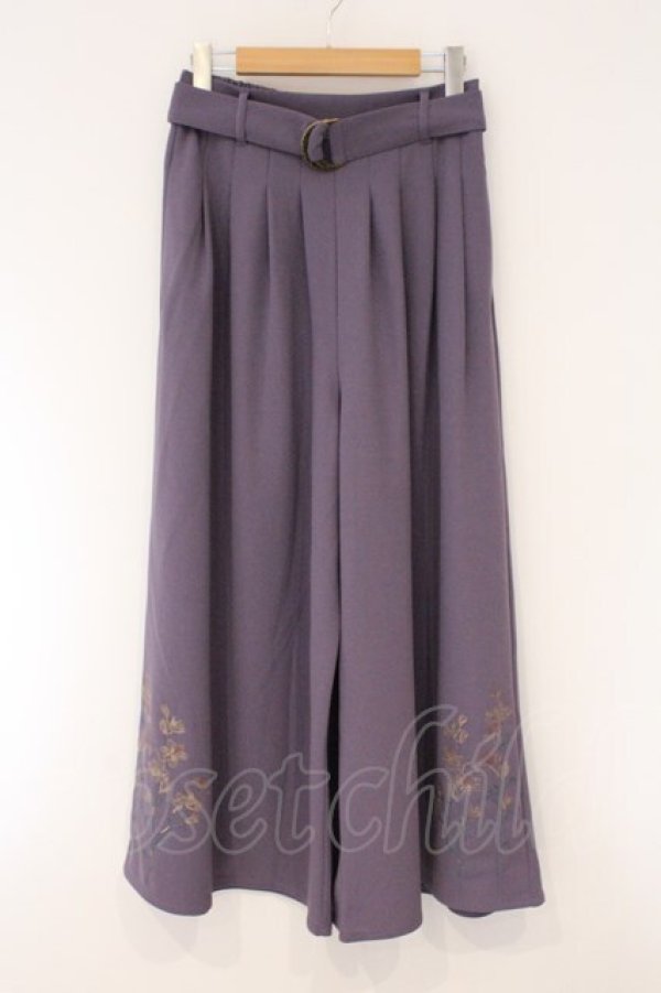 画像1: axes femme / リリー刺繍タック入ワイドパンツ  パープル O-26-03-31-034-AX-PA-IG-OS (1)