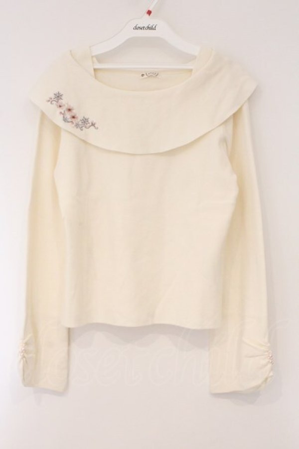 画像1: axes femme / 雪桜刺繍オフショル風ニット  オフシロ O-26-03-31-036-AX-TO-IG-OS (1)
